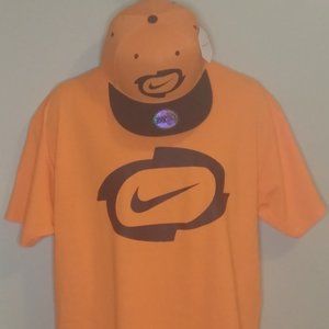 NIKES T-SHIRT/ NIKES SNAP BACK HAT